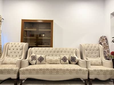 5 seater Sofa Set in Good Condition