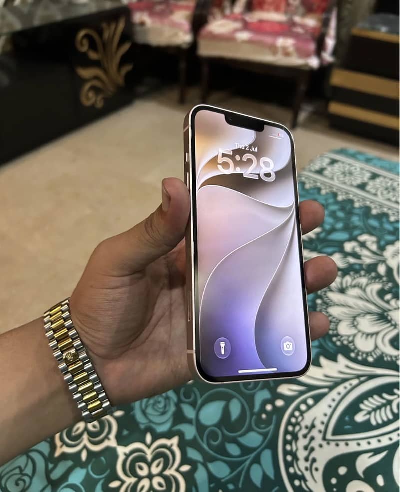 Apple iPhone 13 jv 3
