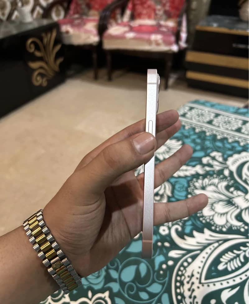 Apple iPhone 13 jv 4