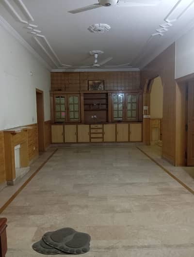 14marla 3beds DD TV lounge kitchen attached baths neat clean upper portion for rent in G 13 1