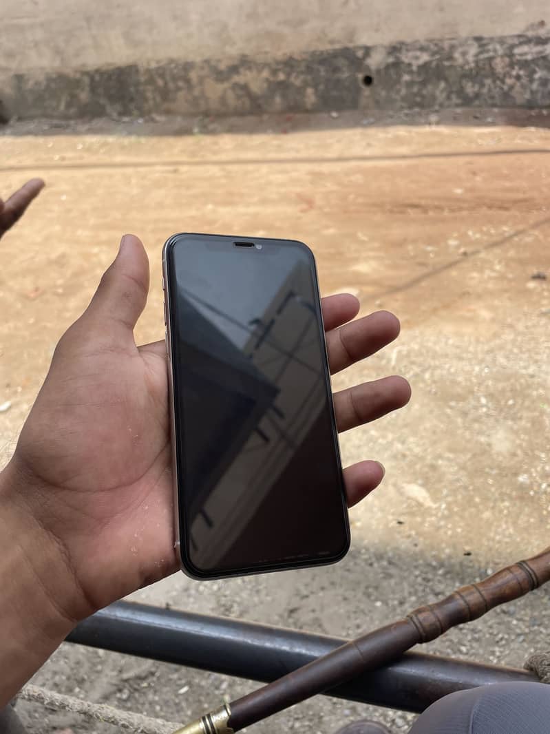 Apple iPhone 11 Pro 1