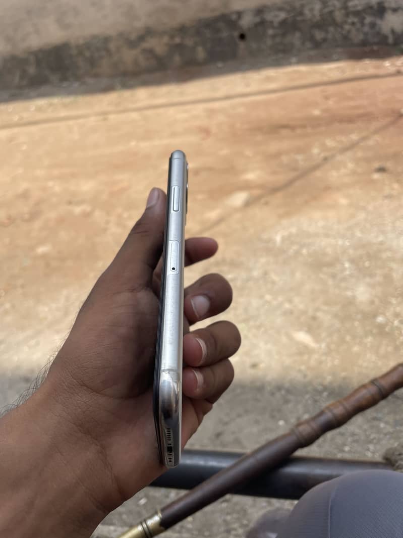 Apple iPhone 11 Pro 2