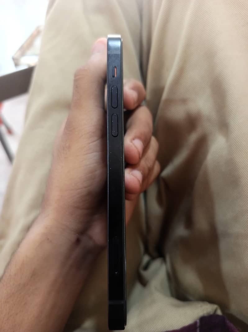 Apple iPhone 12 3