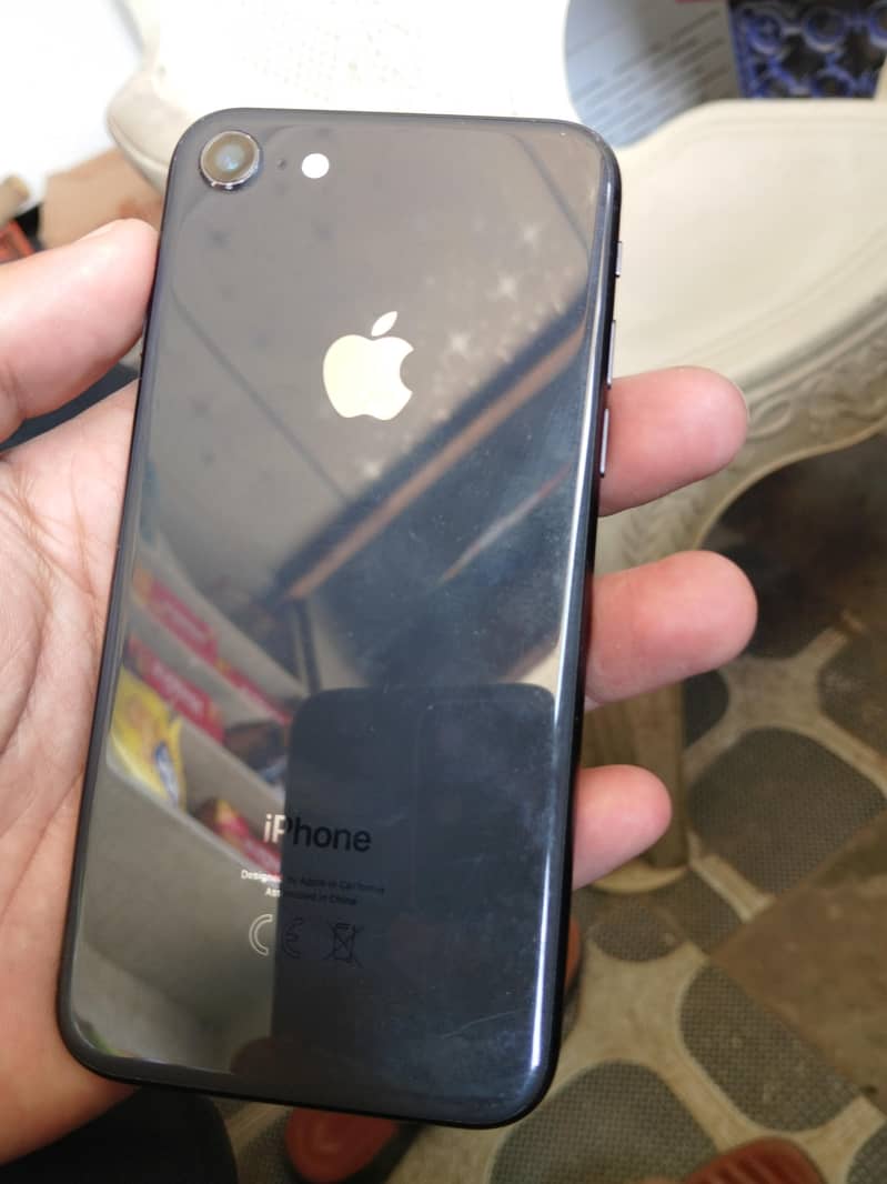Apple iPhone 8 1