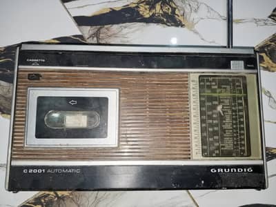 Antique piece Old Radio And kesate player