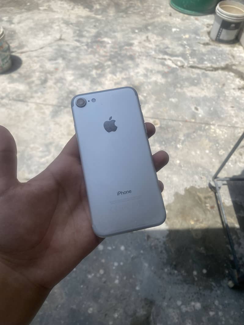 Apple iPhone 7 0