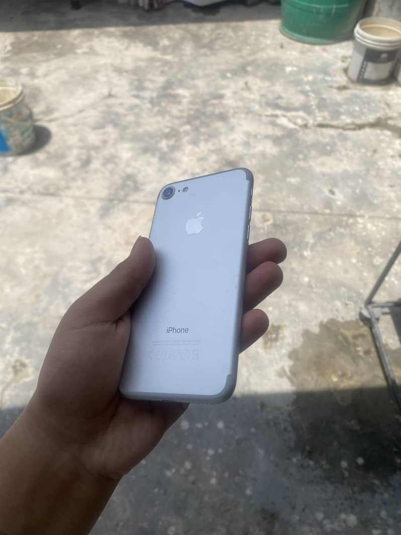 Apple iPhone 7 2