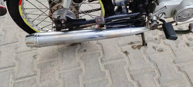 Honda CD 70 bike ha chal rahii teuning honi ha Baki chal rahii ha