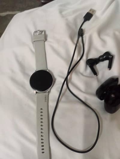 Luna smart watch & Ear buds