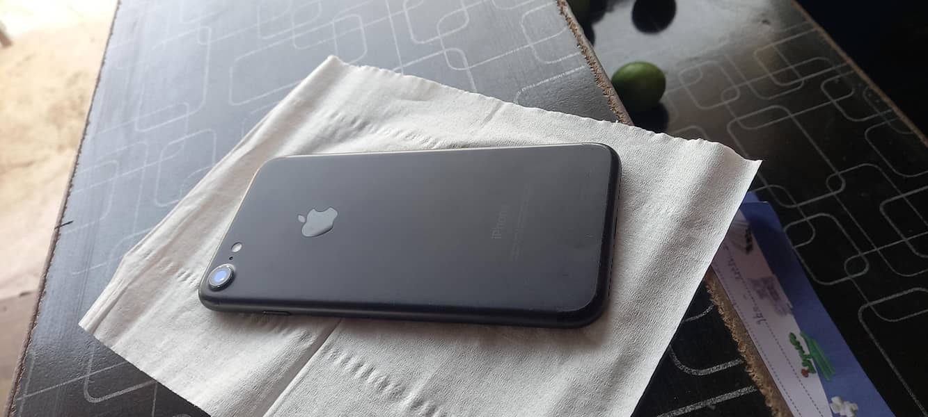Apple iPhone 7 0