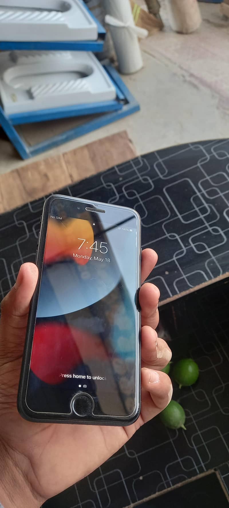 Apple iPhone 7 3