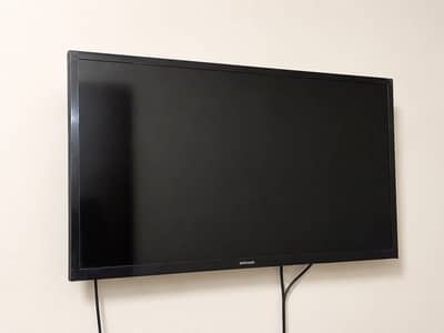 Samsung 32 Inch LED TV – Excellent Condition – Wall Mounted
