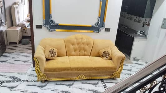 bahtreeen ha achi halat main ha 1 seat golden 2 seat golden 3 seat gol