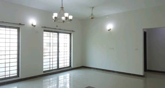 Get This Amazing 10 Marla Flat Available In Askari 11 - Sector B