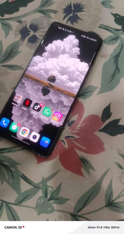 One Plus 8 all original bas back break ha 2 sim chalte ha