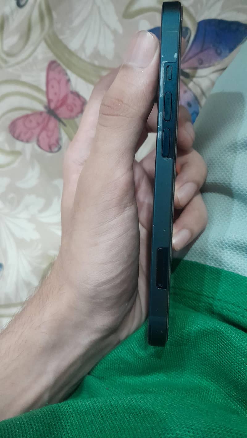 Apple iPhone 13 4