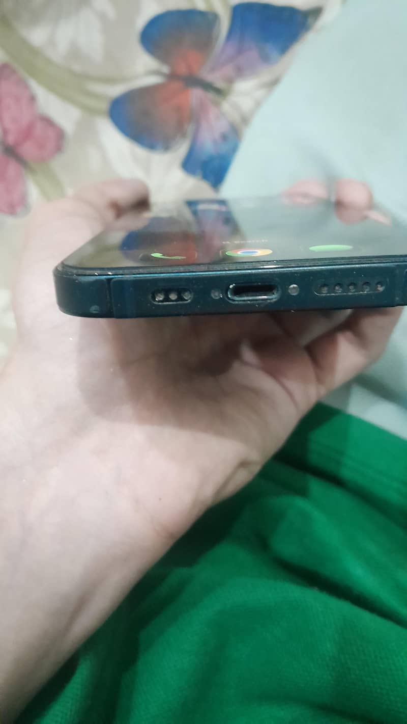 Apple iPhone 13 6