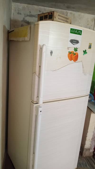 2nd hand large size freezer 10/9 condition.