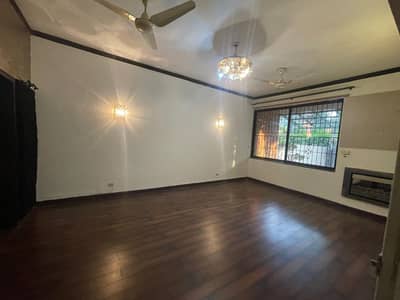 1 kanal lower portion available for rent near H block commercial market and national hospital in L block DHA phase 1 Lahore