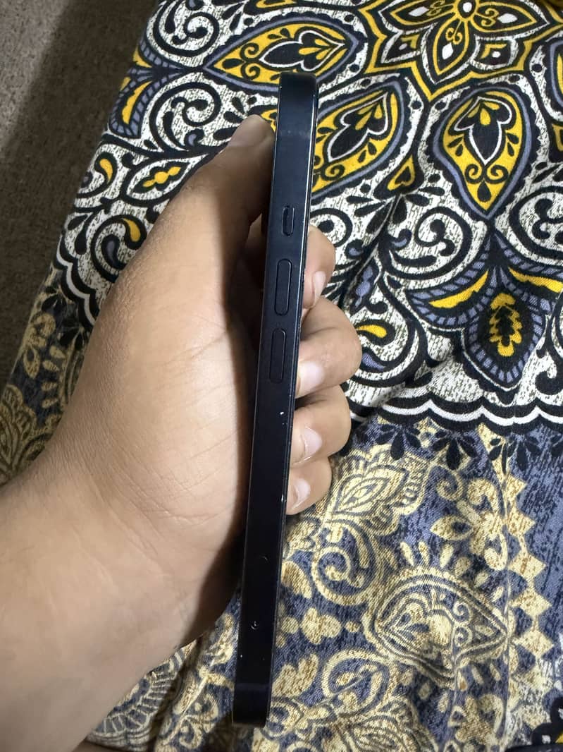Apple iPhone 13 1