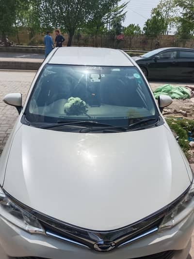 Toyota Corolla Axio Hybrid 1.5 2015