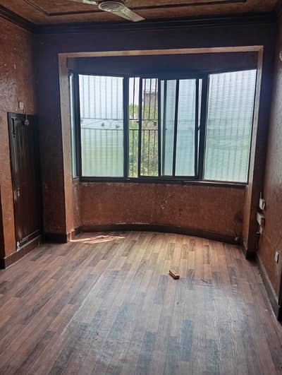 G11/4 E Type Flat For Rent First floor family bachelor's