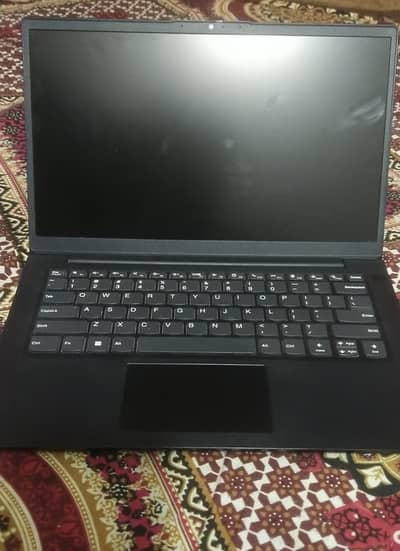 Lenovo V14 G3IAP