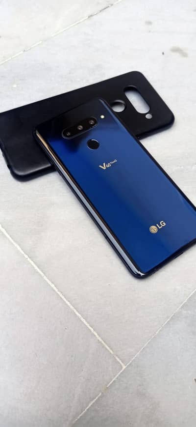 LG V40 ThinQ