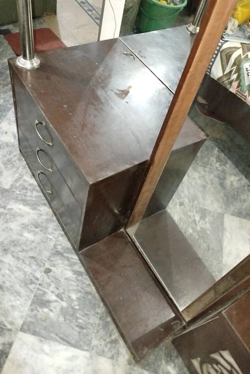 Dressing Table 4