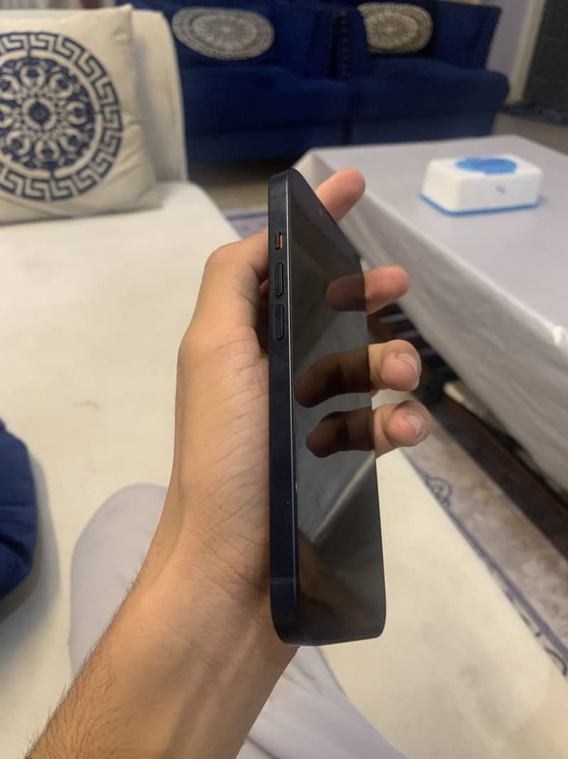 iPhone 14 4