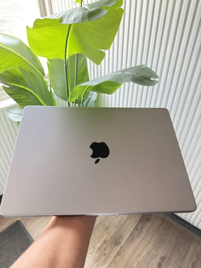 MacBook Pro 14” M2 Pro – 16GB / 512GB