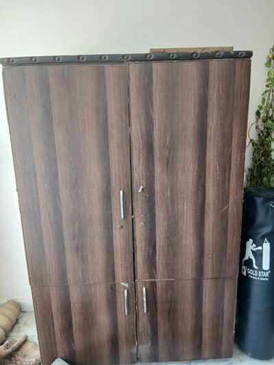 wardrobe,closet almirah