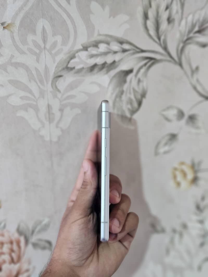 Google Pixel 7a 4