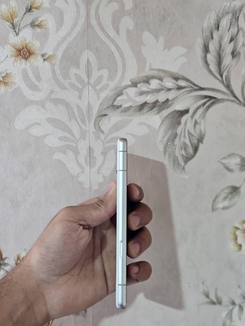 Google Pixel 7a 5