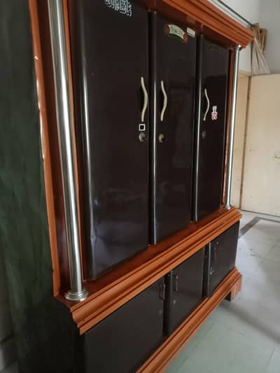 Safe almari metal body heavyweight  3 door lush condition