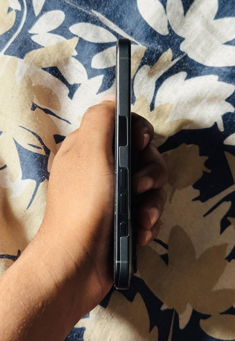 IPhone 16 Pro 4