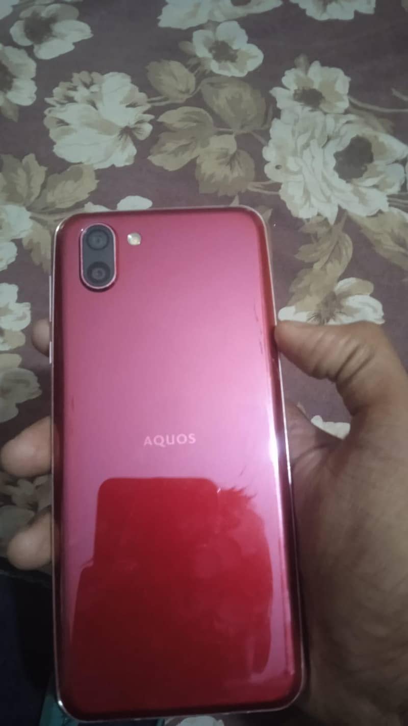 Sharp Aquos R2 3