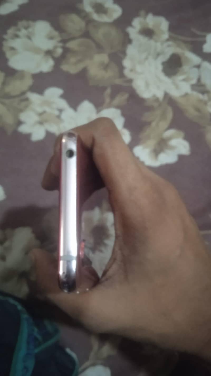 Sharp Aquos R2 5