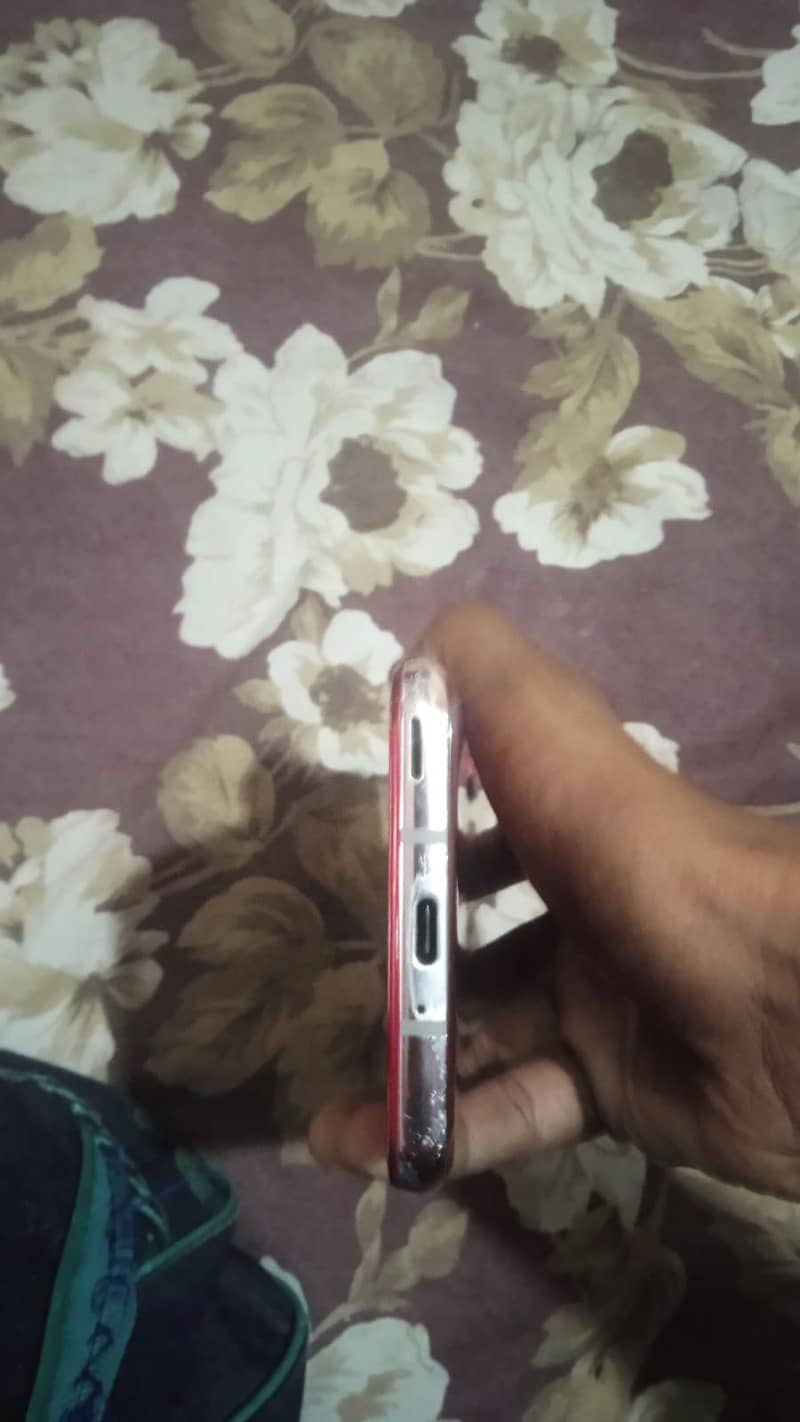 Sharp Aquos R2 6