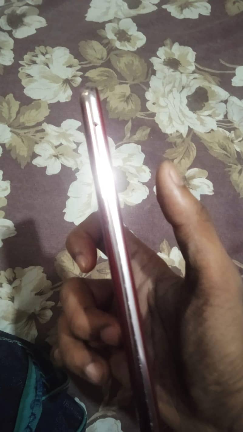 Sharp Aquos R2 7