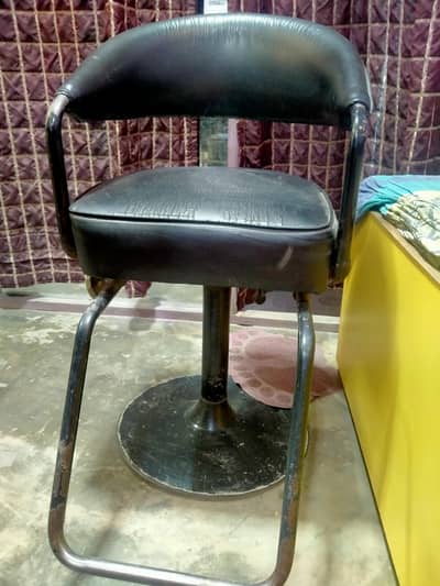 makeup chair new condition urgent sale