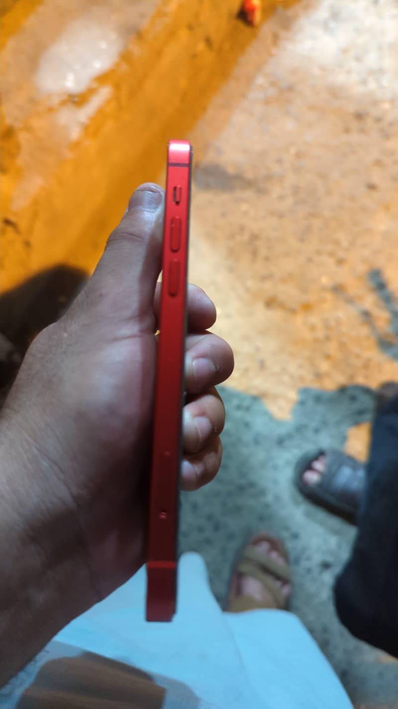 Apple iPhone 12 4