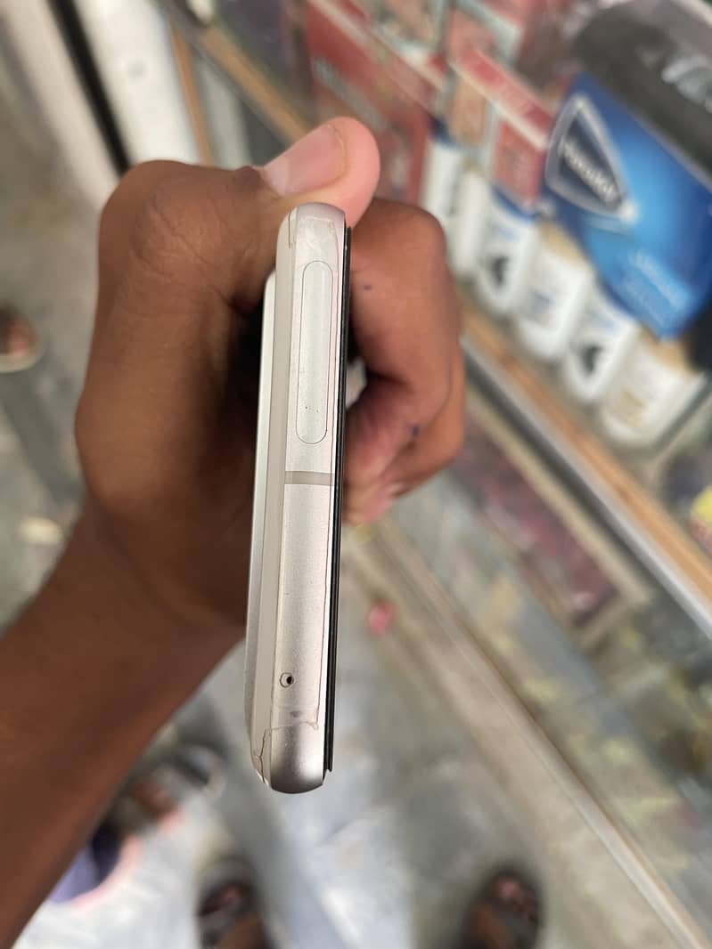 Google Pixel 7 4