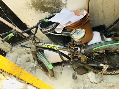 2 cycle ha aik mountain aik bari ha