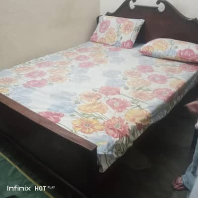 queen siz bed with foam