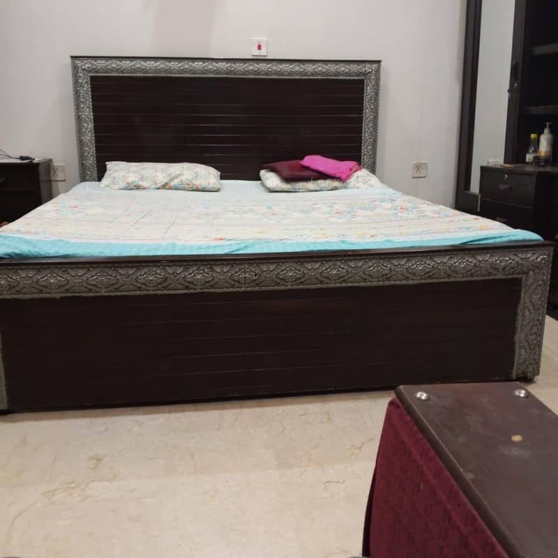 bed and sofa 0
