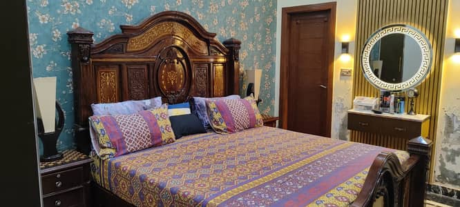 Sheesham Wood Chinioti Bed in High Gloss Polish For Sale