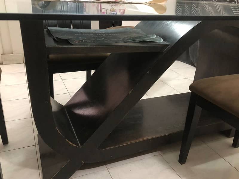 DINING TABLE 4