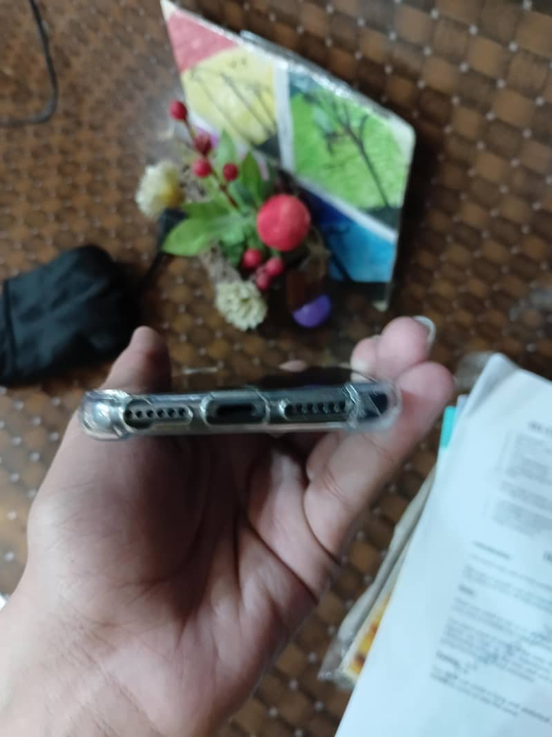 Apple iPhone 8 5