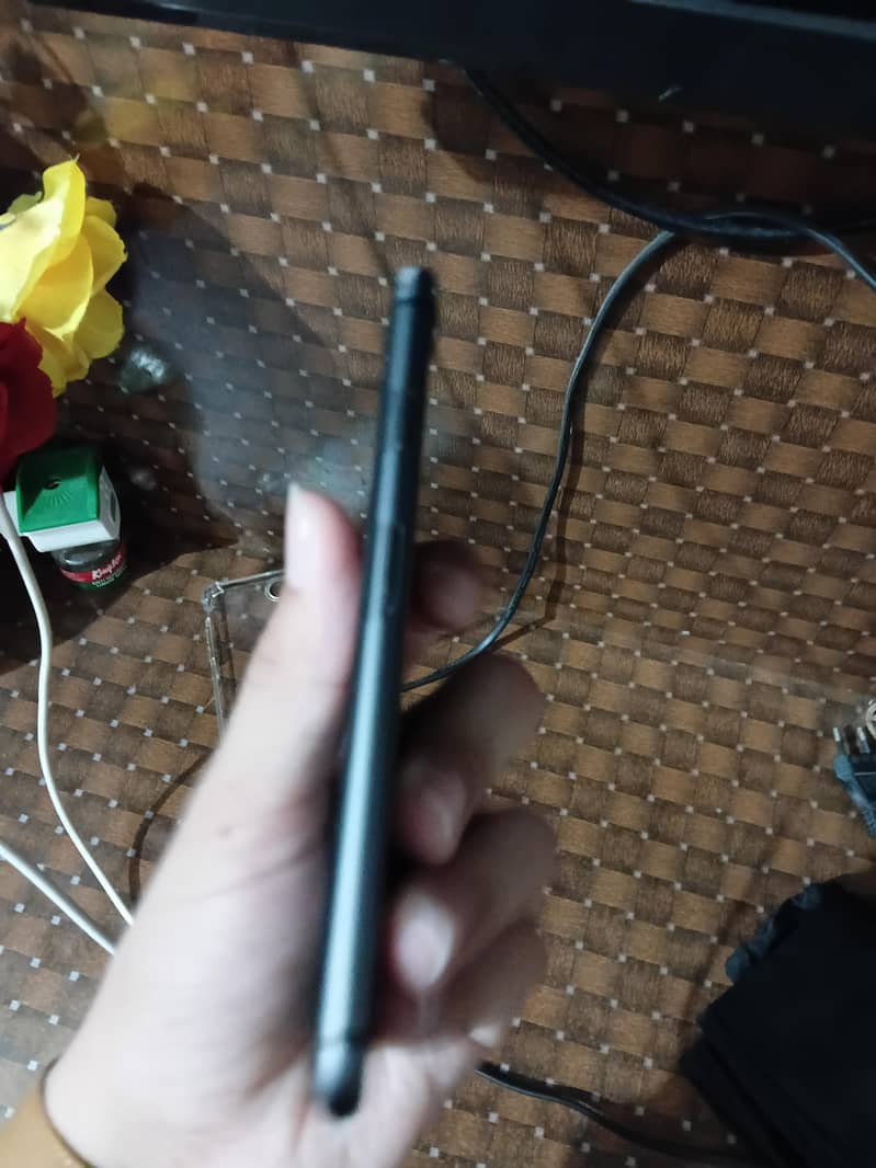 Apple iPhone 8 6